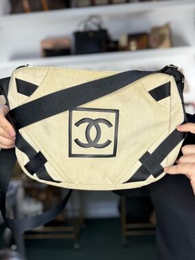 CHANEL MESSENGER